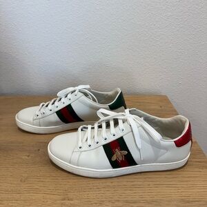 Women's Gucci Ace sneaker with bee